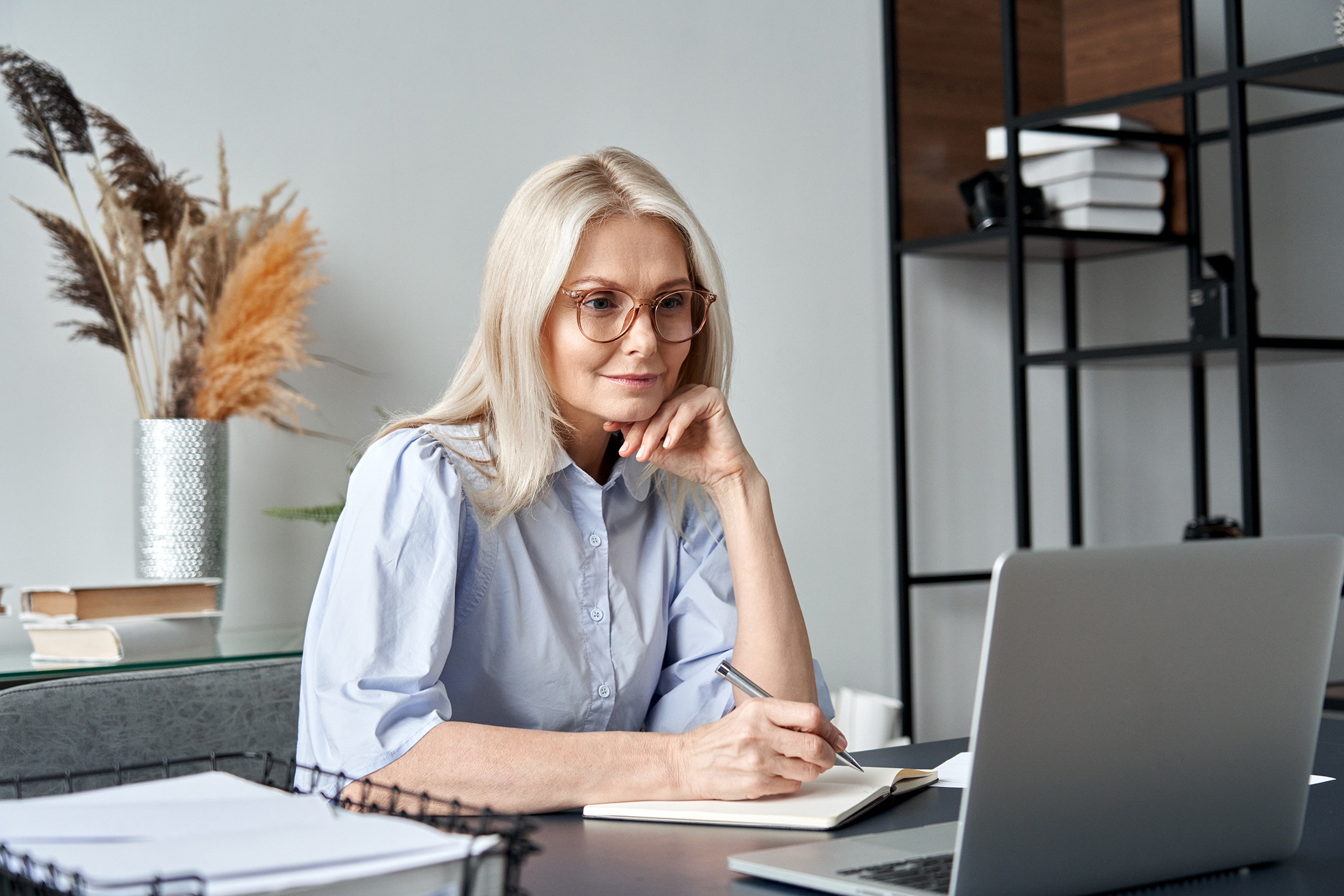 When Should Small Businesses Turn to Accountants for Help?